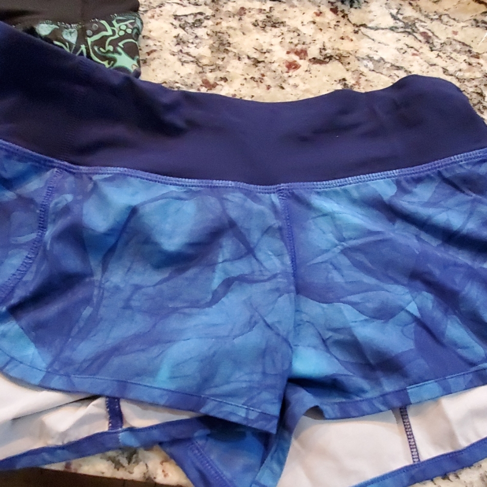 Lululemon size 2 speeds